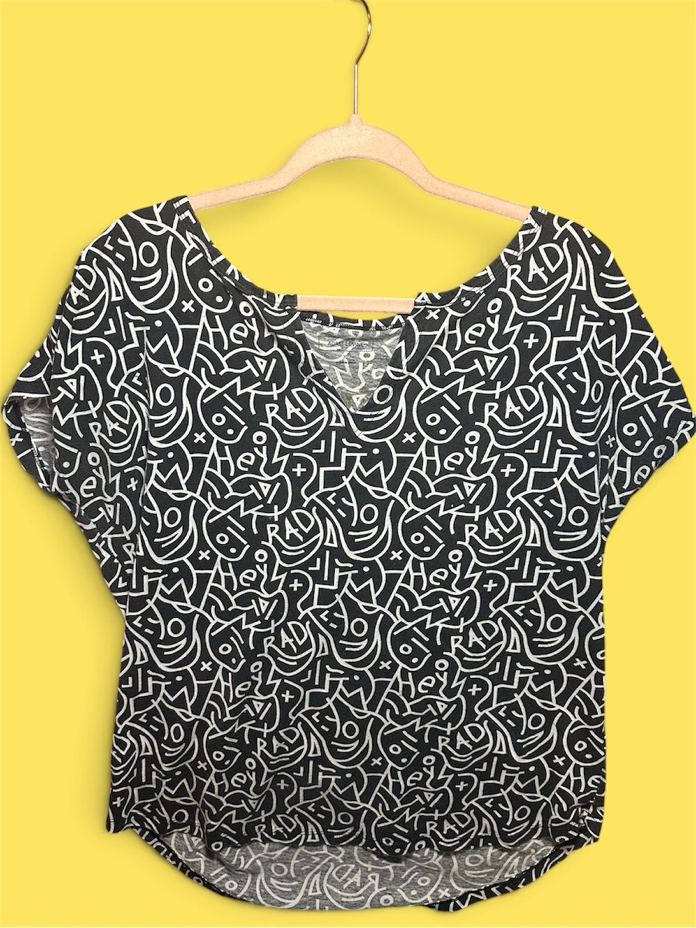 Adam Levine Collection Black & White Abstract Graphic Blouse - 0019